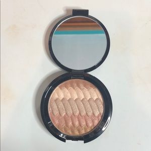 becca gradient glow highlight